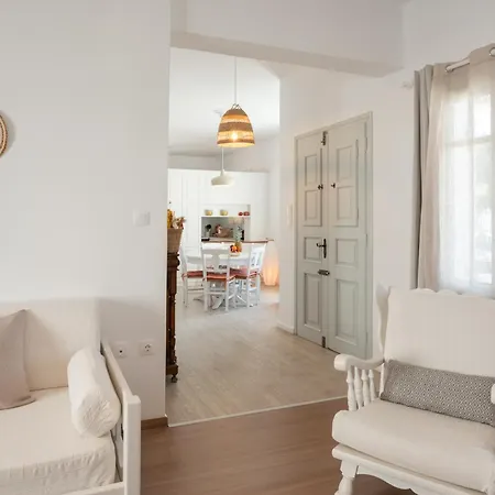 - 2br House In The Heart Of Town - Citrine Naousa (Paros)